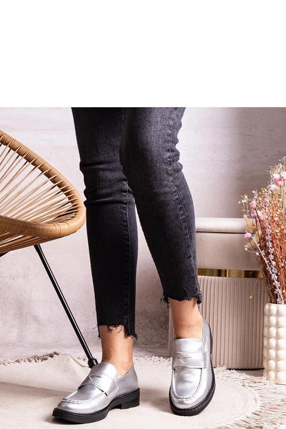 Close-up of Solea Élodie moccasins showcasing meticulous stitching and slip-on comfort, designed for a refined summer look.