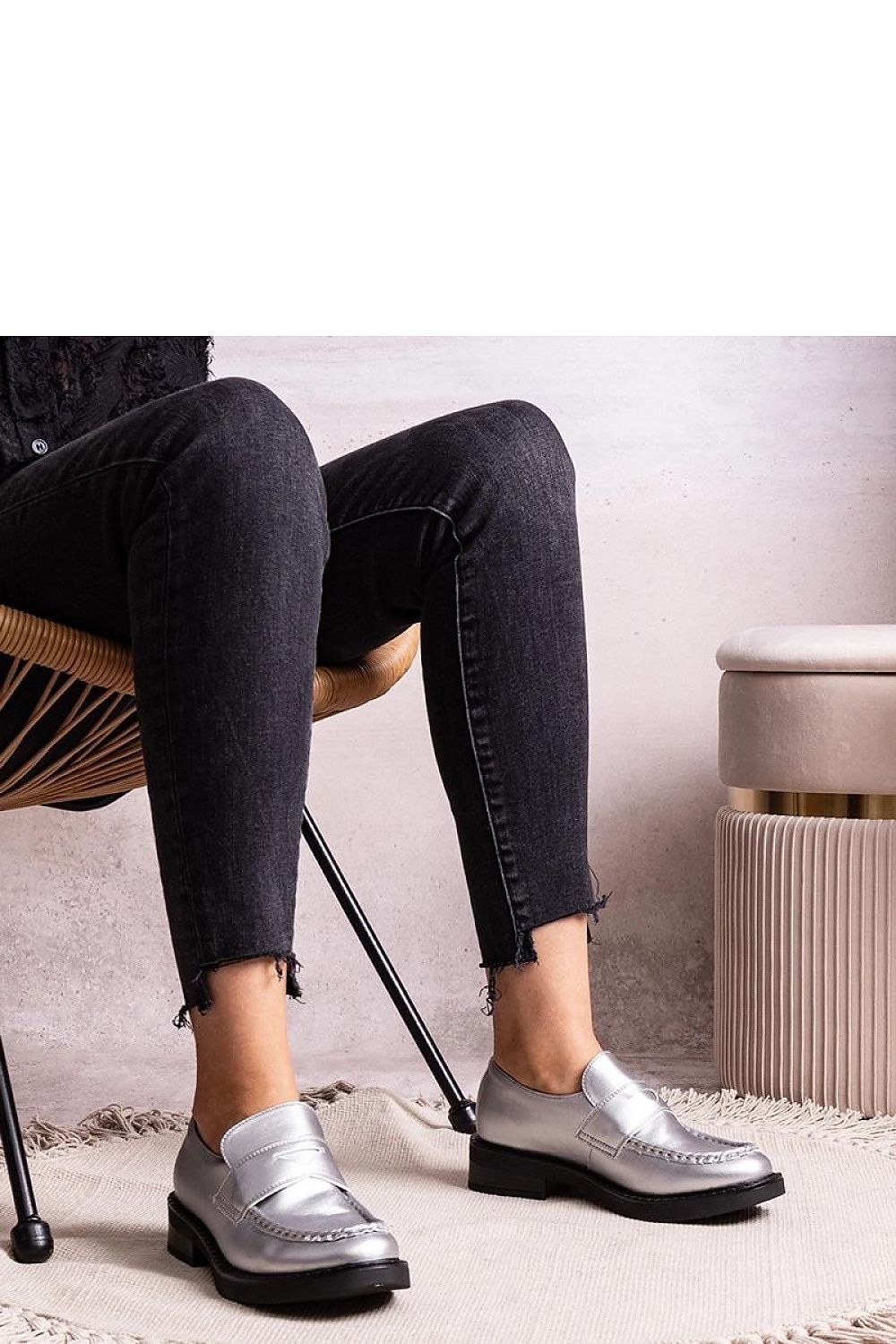 Stylish black rubber sole of Solea moccasins, providing excellent grip and durability for effortless summer wear.