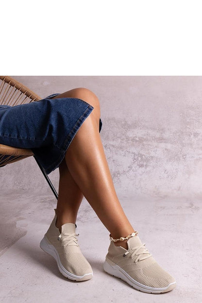 Stylish presentation of Solea women's slip-on sneakers in grey, highlighting their comfort and modern appeal for summer outfits.