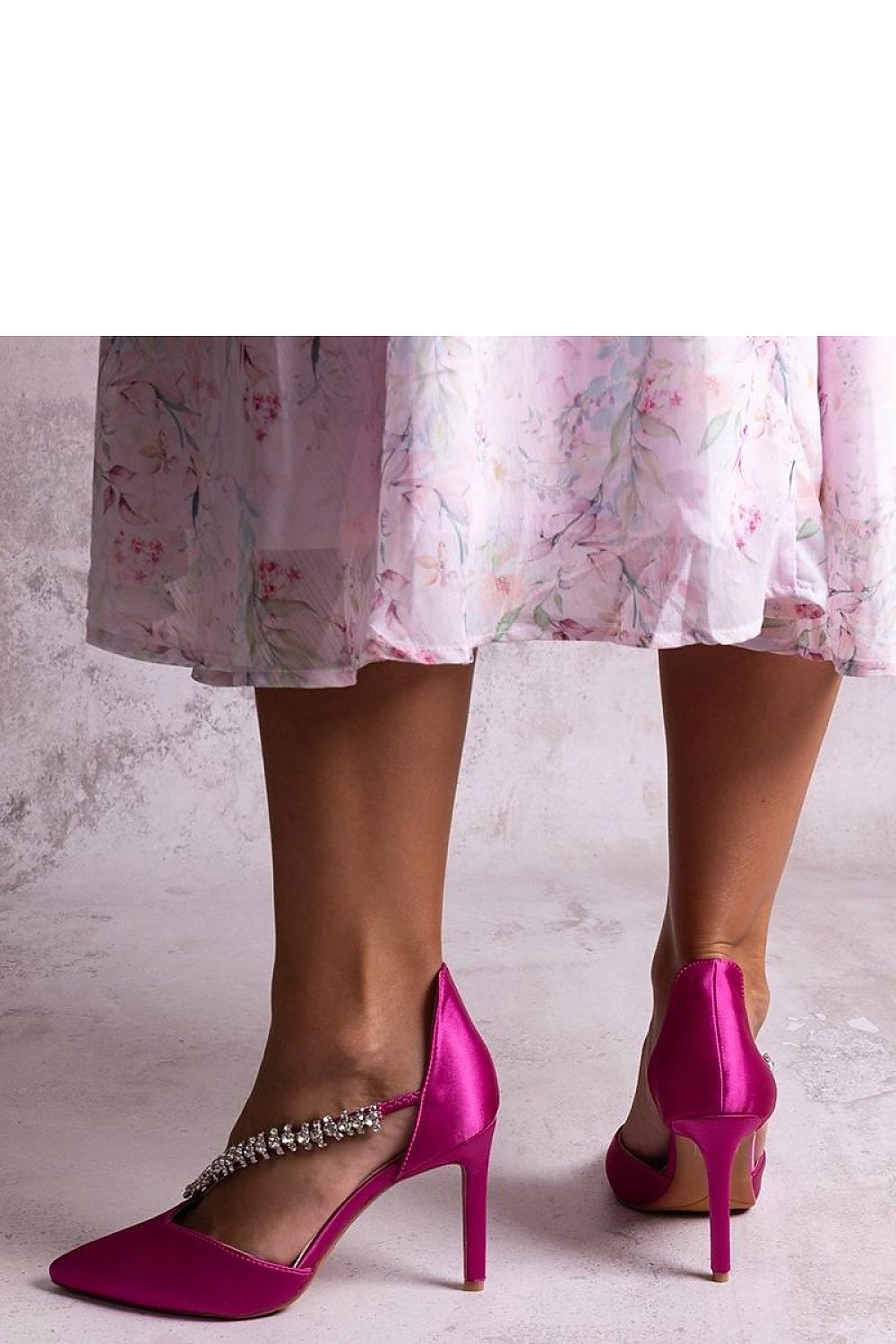 Stylish Solea pumps with an eye-catching sequin strap, designed for comfort and elegance for the modern woman.