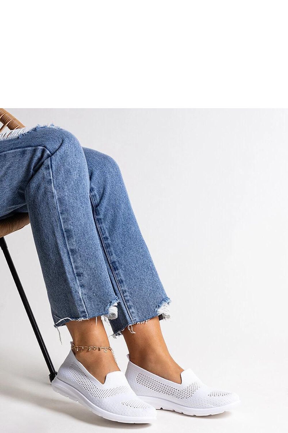 Solea men's black sneakers showcasing an elegant almond toe design, ideal for stylish summer outings.