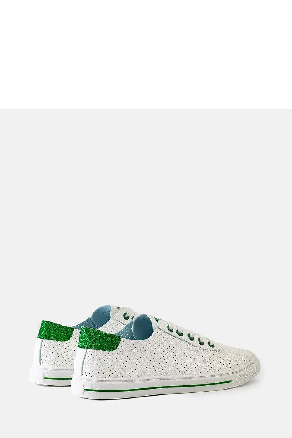 Solea Ruala sneakers for women displayed outdoors, emphasizing their comfort and versatility for active summer outings.