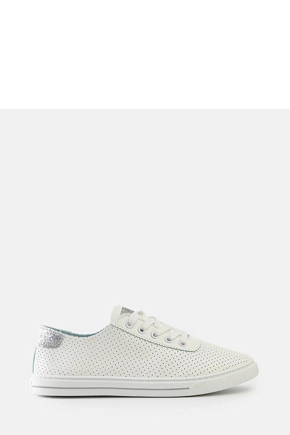 Elegant Solea white Ruala sneakers showcasing their trendy perforated surface, perfect for hot weather and casual outings.