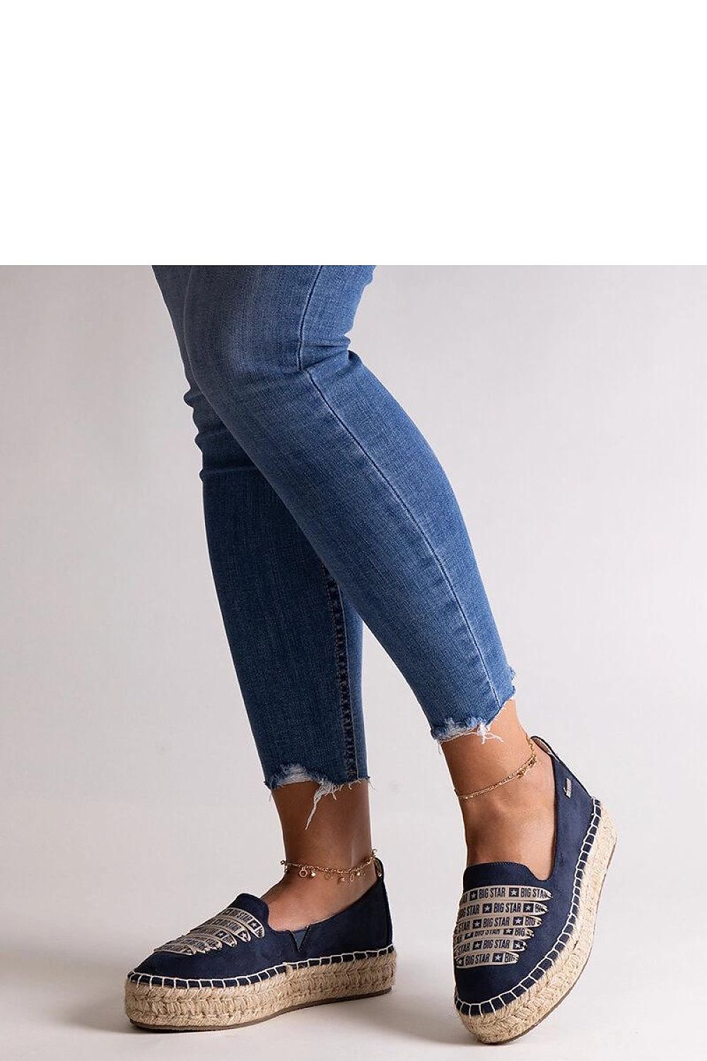 Elegant eco-leather white espadrille sport sandals by Solea, perfect for summer outfits, showcasing durable rubber sole and stylish design.