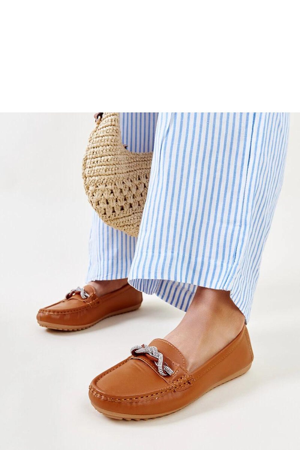 Elegant Solea moccasins in black with zirconia, a fashionable choice for comfort and style.