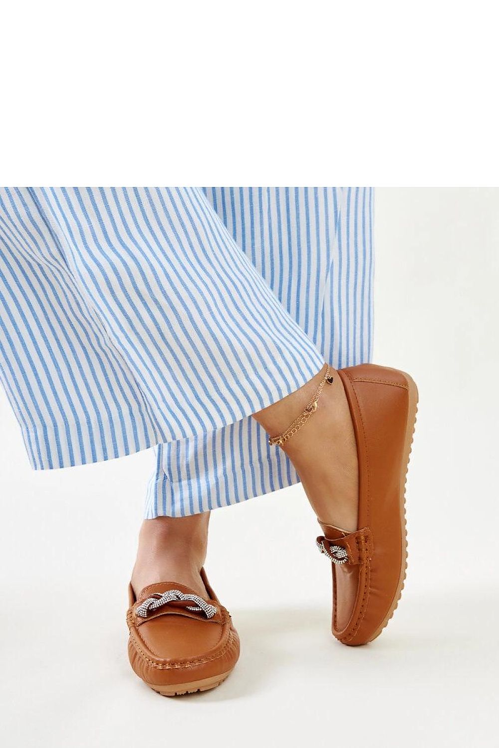 Solea black moccasins with contemporary design and dazzling zircon accents, ideal for the modern woman.