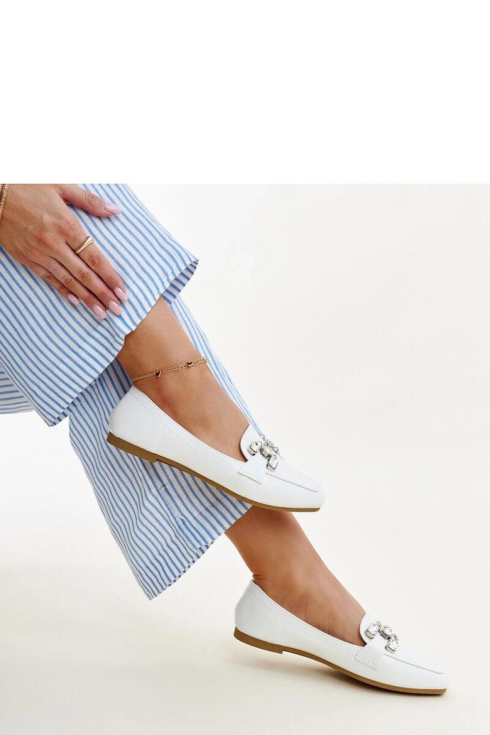 Solea elegant purple Mali moccasins with a sparkling zircon buckle, perfect for adding a touch of luxury to women's footwear collection.