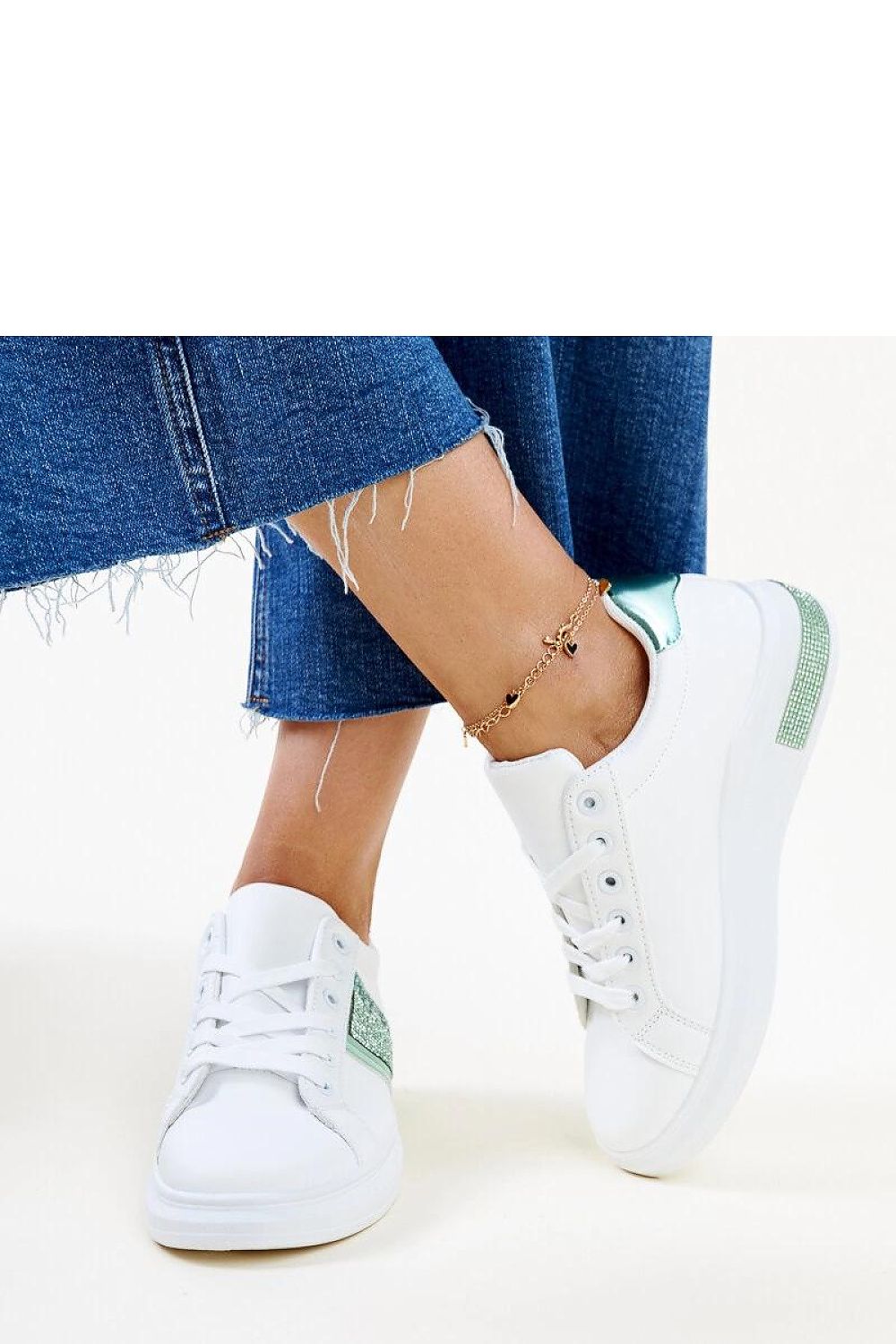 Solea Giulia Sneakers in eco leather, elegantly designed in a luxurious white and green colorway, showcasing sporty style and comfort.