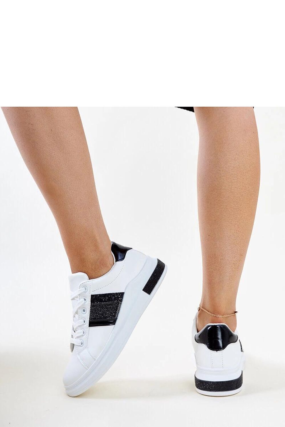 Close-up of Solea Giulia Sneakers highlighting the high-quality rubber sole and lace-up closure, combining comfort and luxury for contemporary fashion enthusiasts.