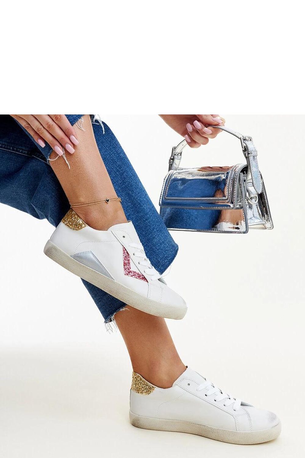 Side profile of Solea white sneakers with a worn look, perfect for streetwear enthusiasts seeking luxury in sustainable footwear.