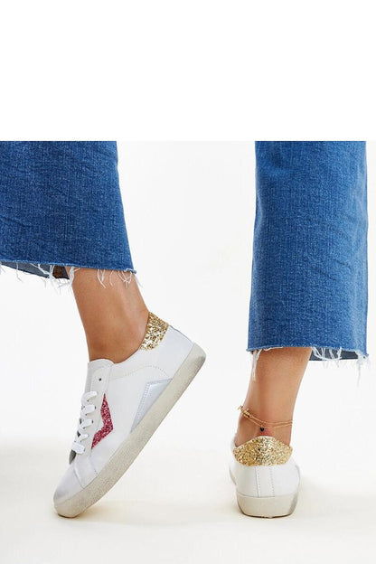 Detailed image of Solea eco-friendly white sneakers, emphasising the stylish lacing system and contemporary design for eco-conscious fashion.