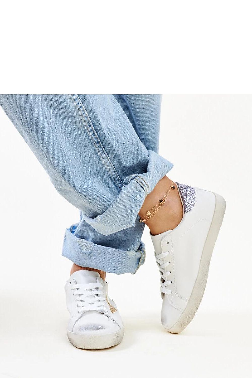 Solea elegant white sneakers with a rounded toe and rubber sole, perfect for Spring/Summer fashion.