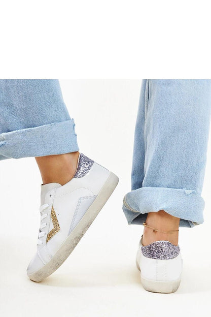 Solea white sneakers with a chic worn effect, an essential addition for luxury streetwear enthusiasts.