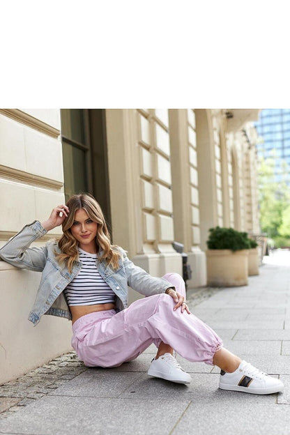 Side view of Solea white and gold women's sneakers, highlighting their low design and comfortable rubber sole for effortless wear.