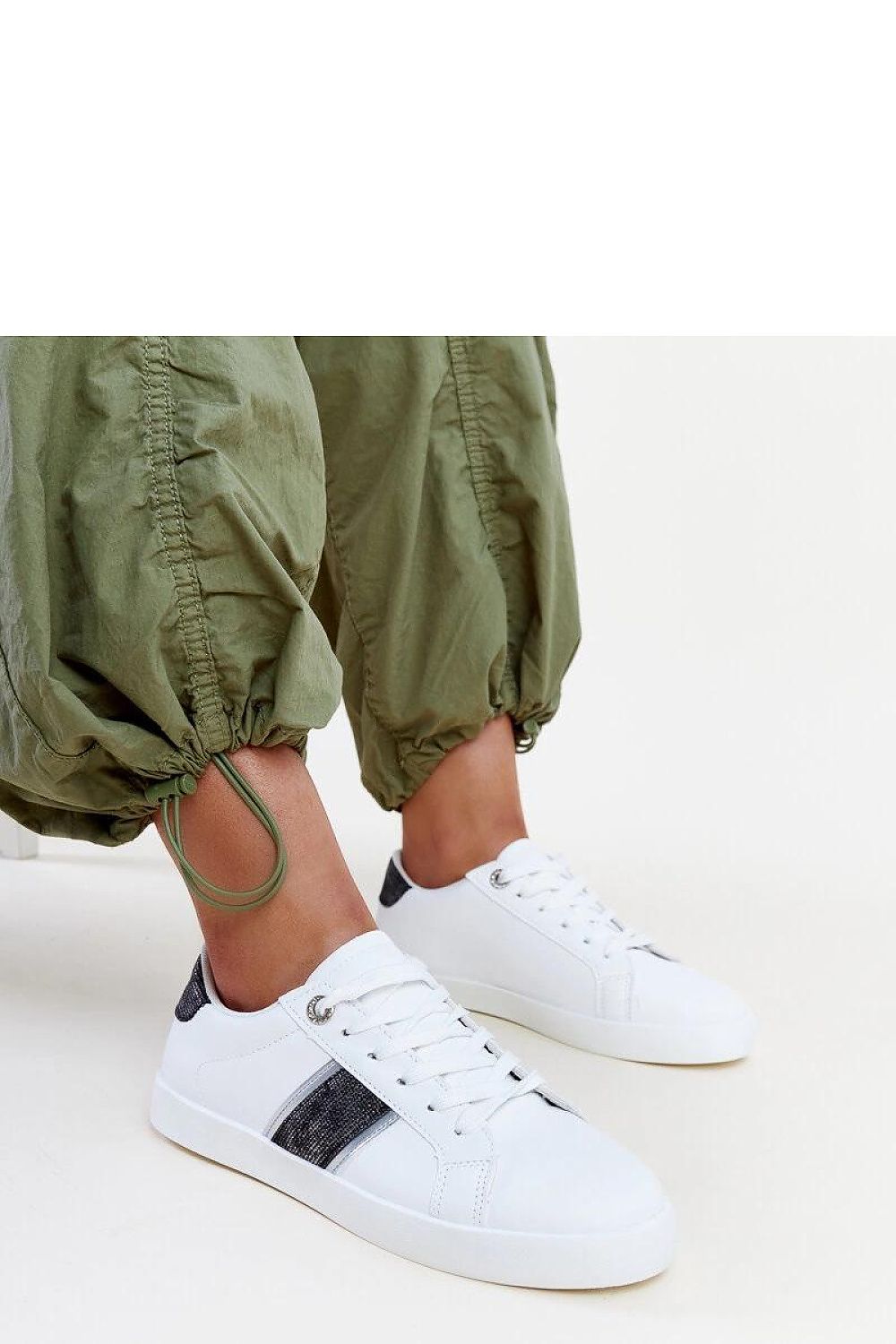 Fashion-forward Solea sneakers featuring a blend of white and gold tones, designed for modern women.