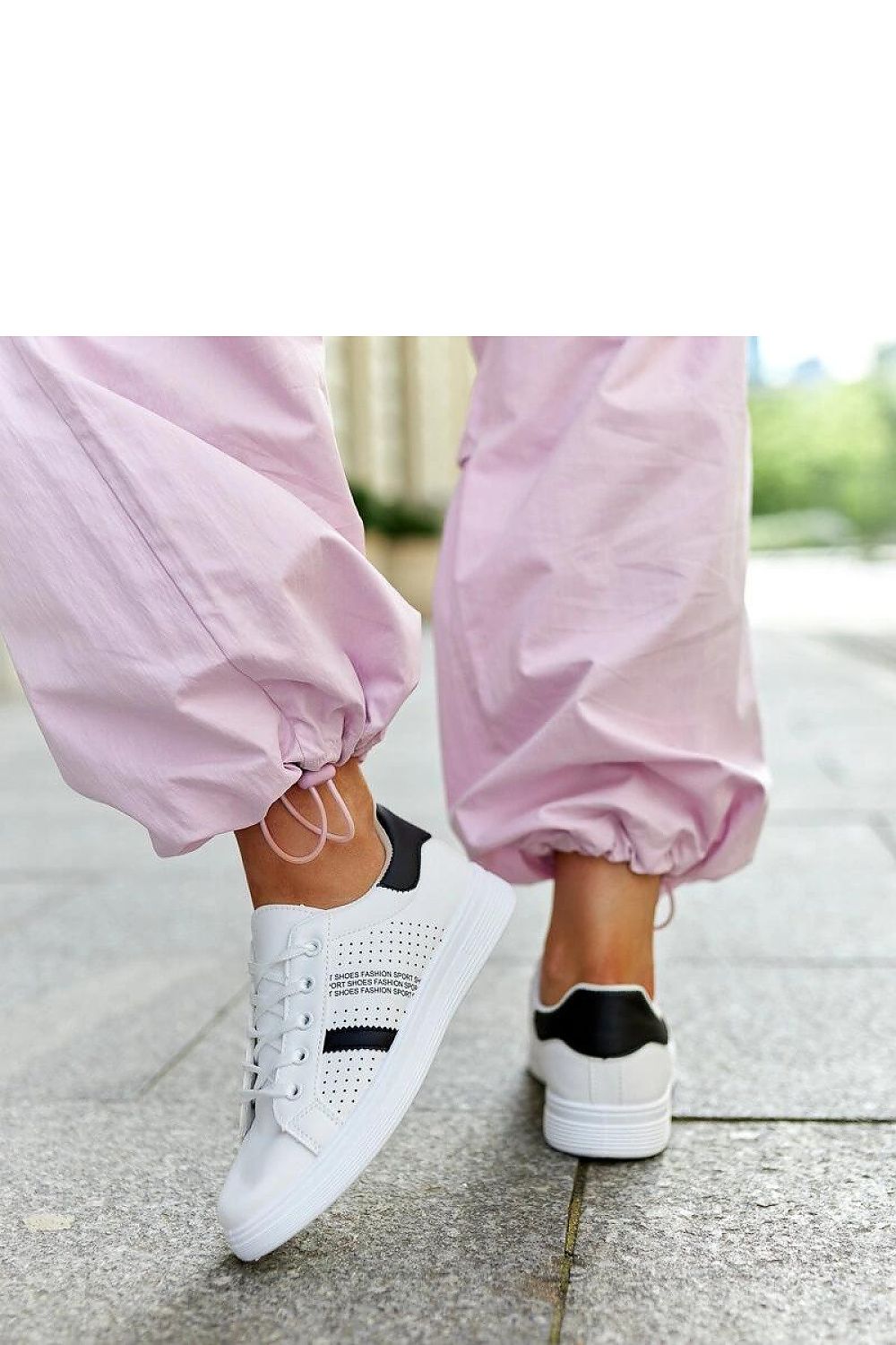 Elegant Solea eco-leather Berdine sneakers for women presented in various sizes, combining chic style with everyday comfort.