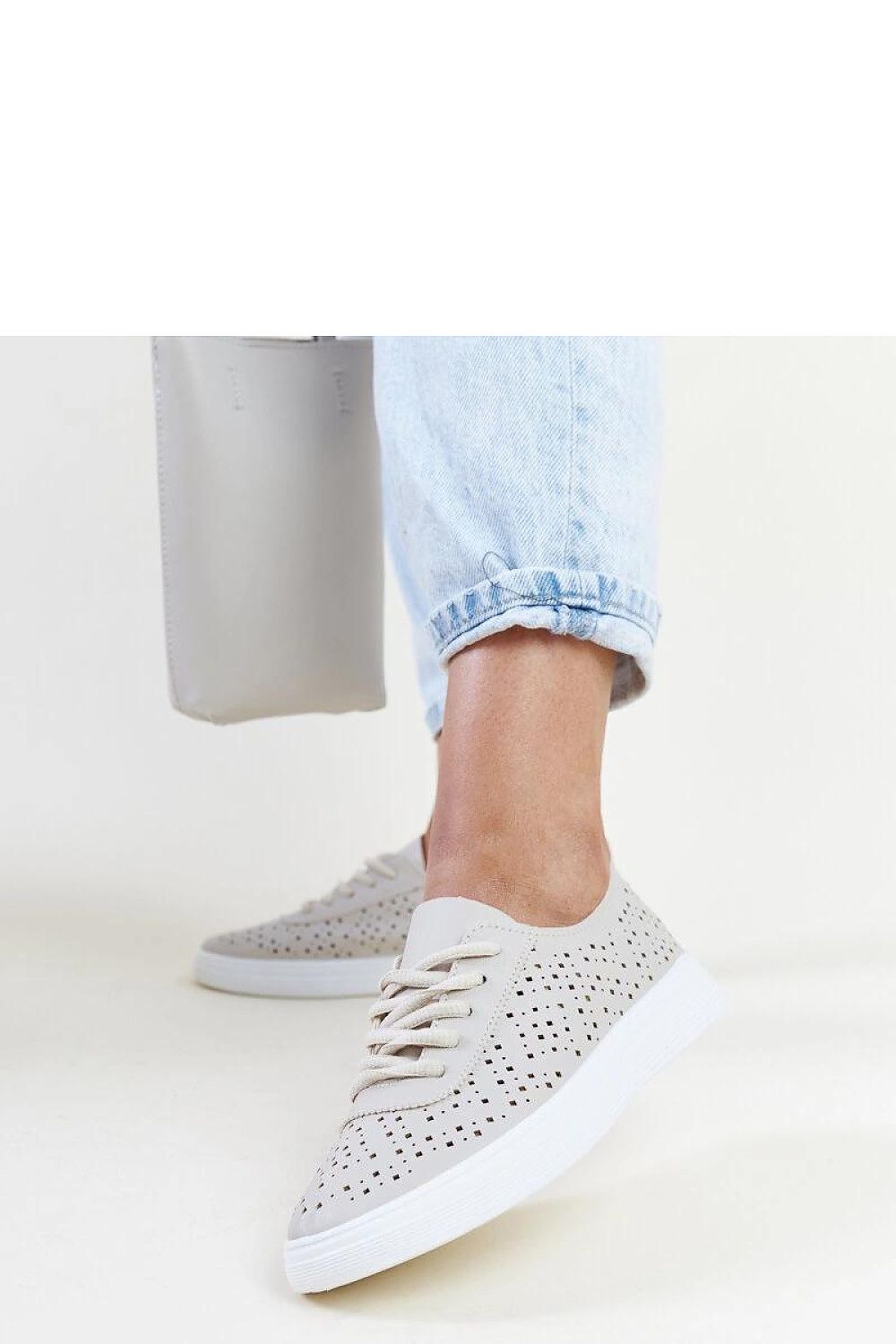 Solea eco leather beige Manoek Adidas sneakers, perfect for modern women, highlighting their trendy design and rubber sole for all-day comfort.