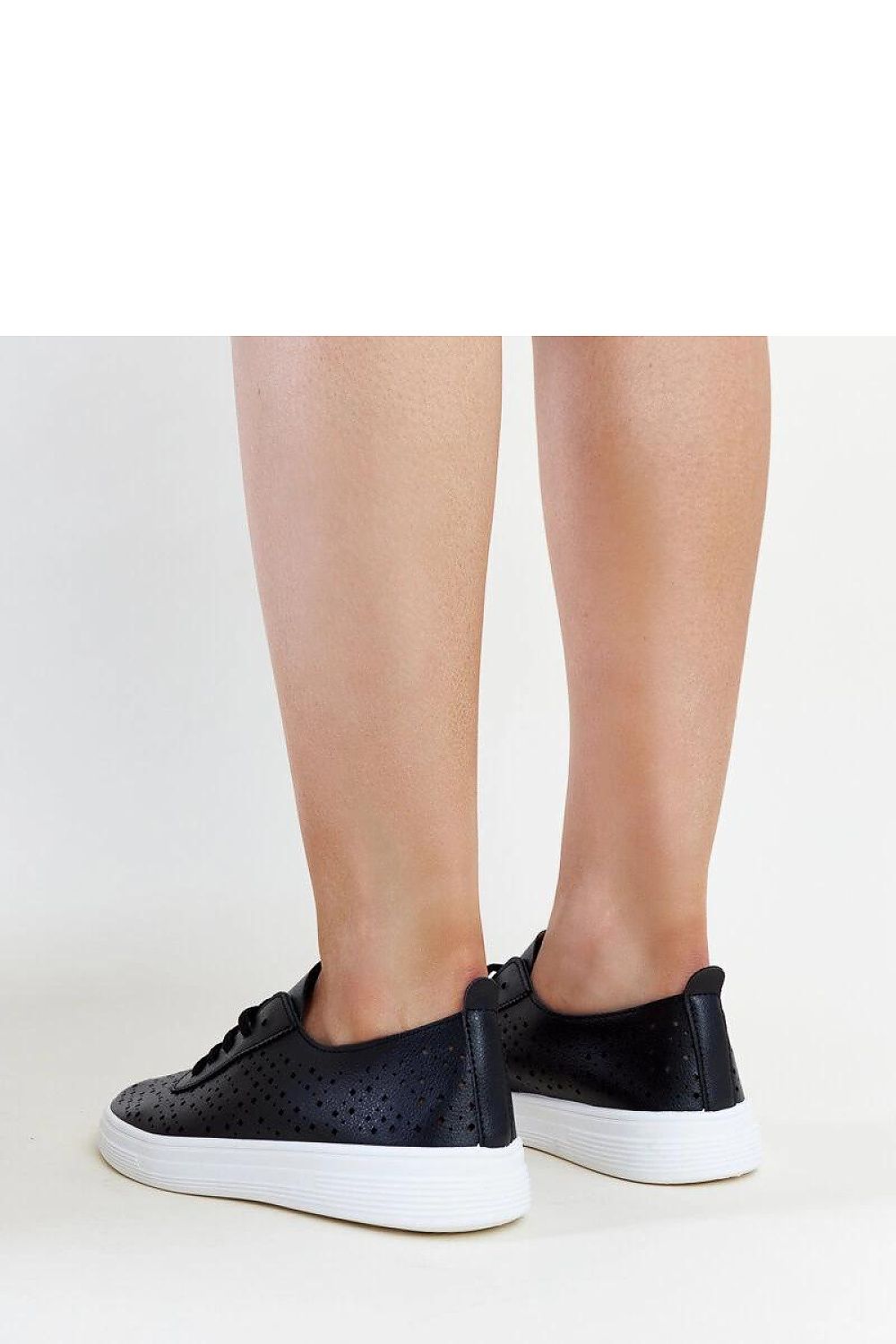 Elegant Solea Beige Manoek Adidas Sneakers, featuring a low cut and rounded toe, ideal for fashionable women seeking comfort.