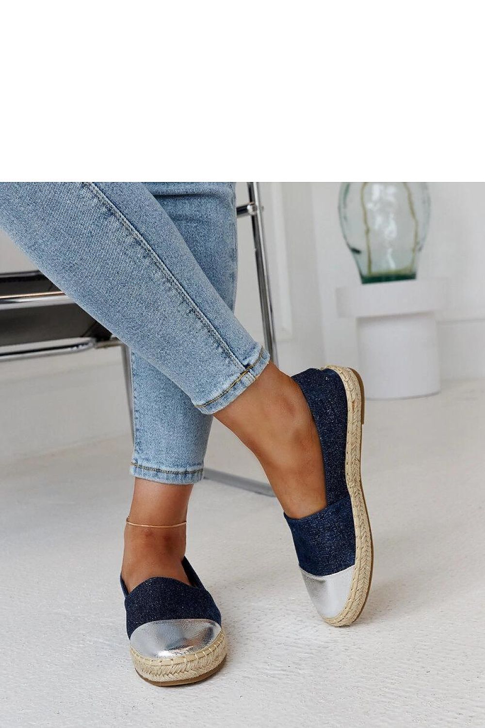 Sophisticated Solea espadrilles with brown rubber sole, offering a blend of style and comfort for summer.