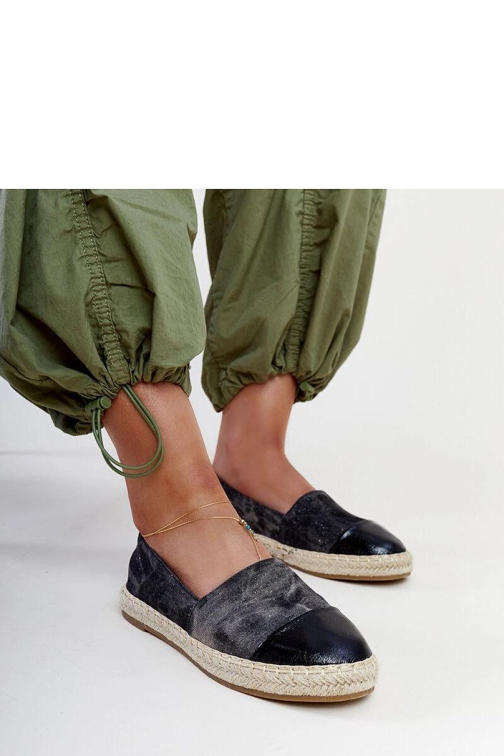 Solea Surana espadrilles with a comfortable low rubber sole, ideal for summer outings and luxury style.