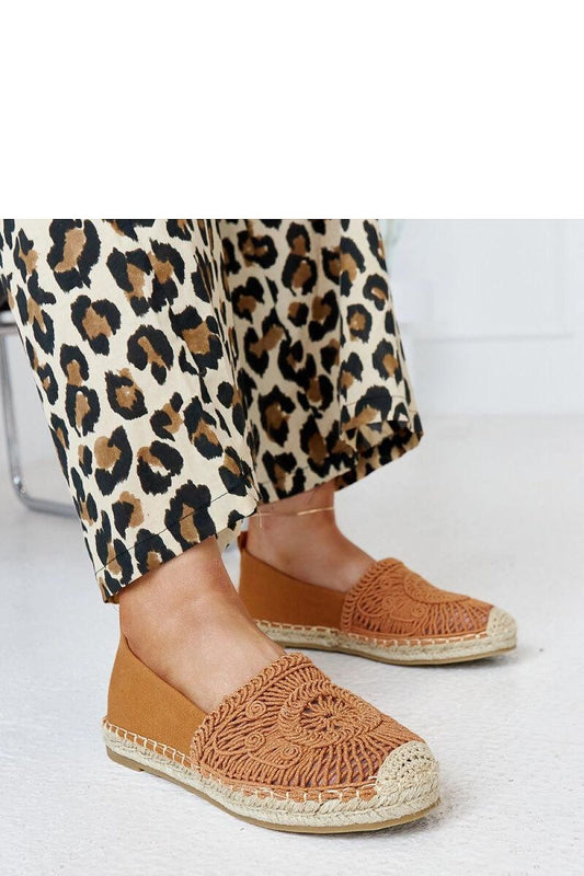 Elegant brown embroidered Solea espadrilles featuring a rubber sole and a chic wrap-around fastening, ideal for summer fashion.
