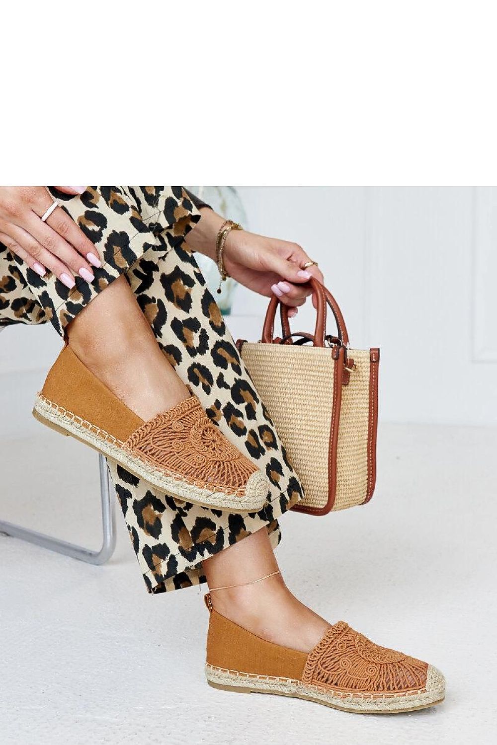 Stylish comfort in brown embroidered espadrilles by Solea, suitable for sizes EU 36-41, adding sophistication to any summer outfit.