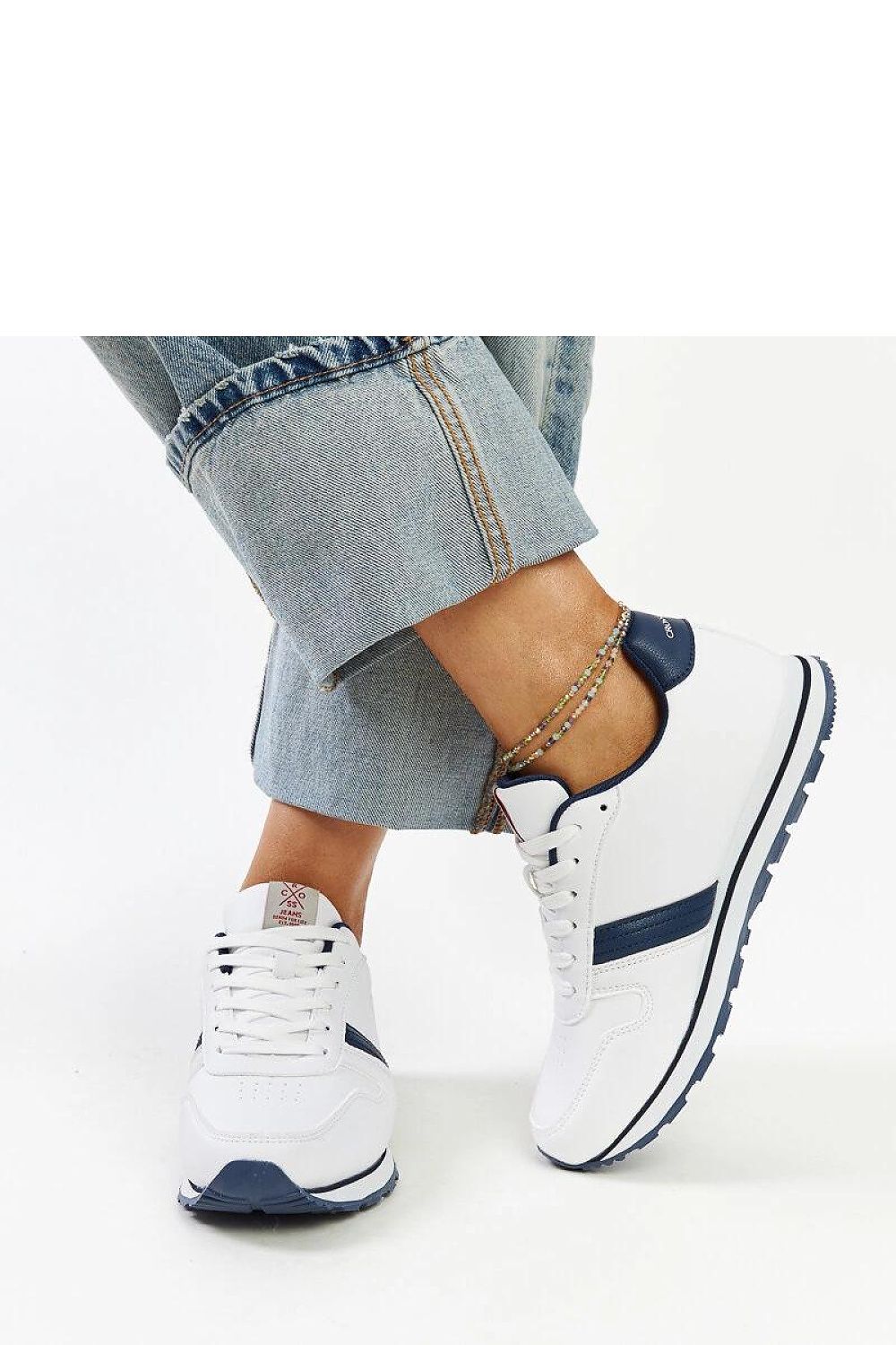 Premium women's CROSS JEANS sneakers by Solea with laced closure and a low height design, ideal for chic everyday wear.