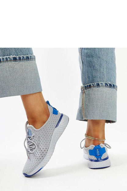 Sophisticated grey sneakers by Solea for women, featuring an immaculate fit with lacing and a comfortable design, perfect for any stylish outing.