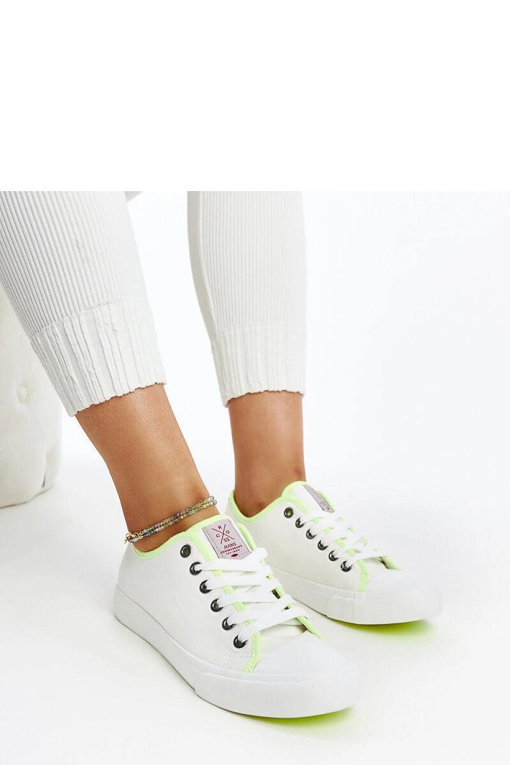 Elegant white women's sneakers by Solea featuring a rounded toe and lace-up closure, designed for urban fashion enthusiasts. Perfect for casual comfort and available in sizes EU 36-41.