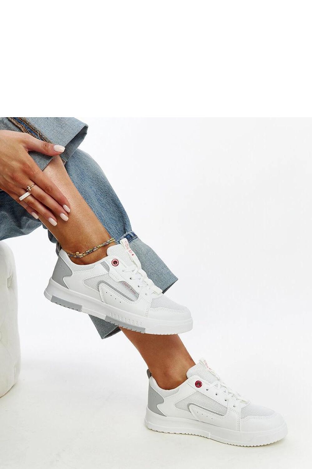 Sophisticated white casual sneakers for women by Solea, showcasing high-quality materials and a comfortable rubber sole for everyday elegance.