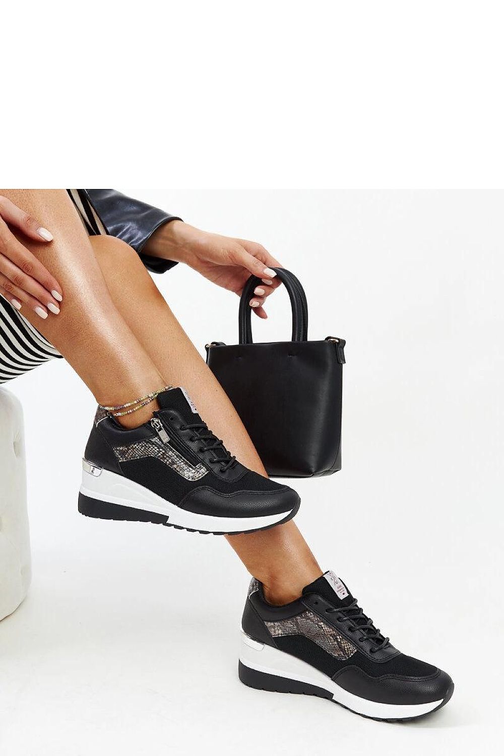 Solea black women's sneakers on display, highlighting the low platform and rubber finish for a sophisticated look in spring/summer fashion.