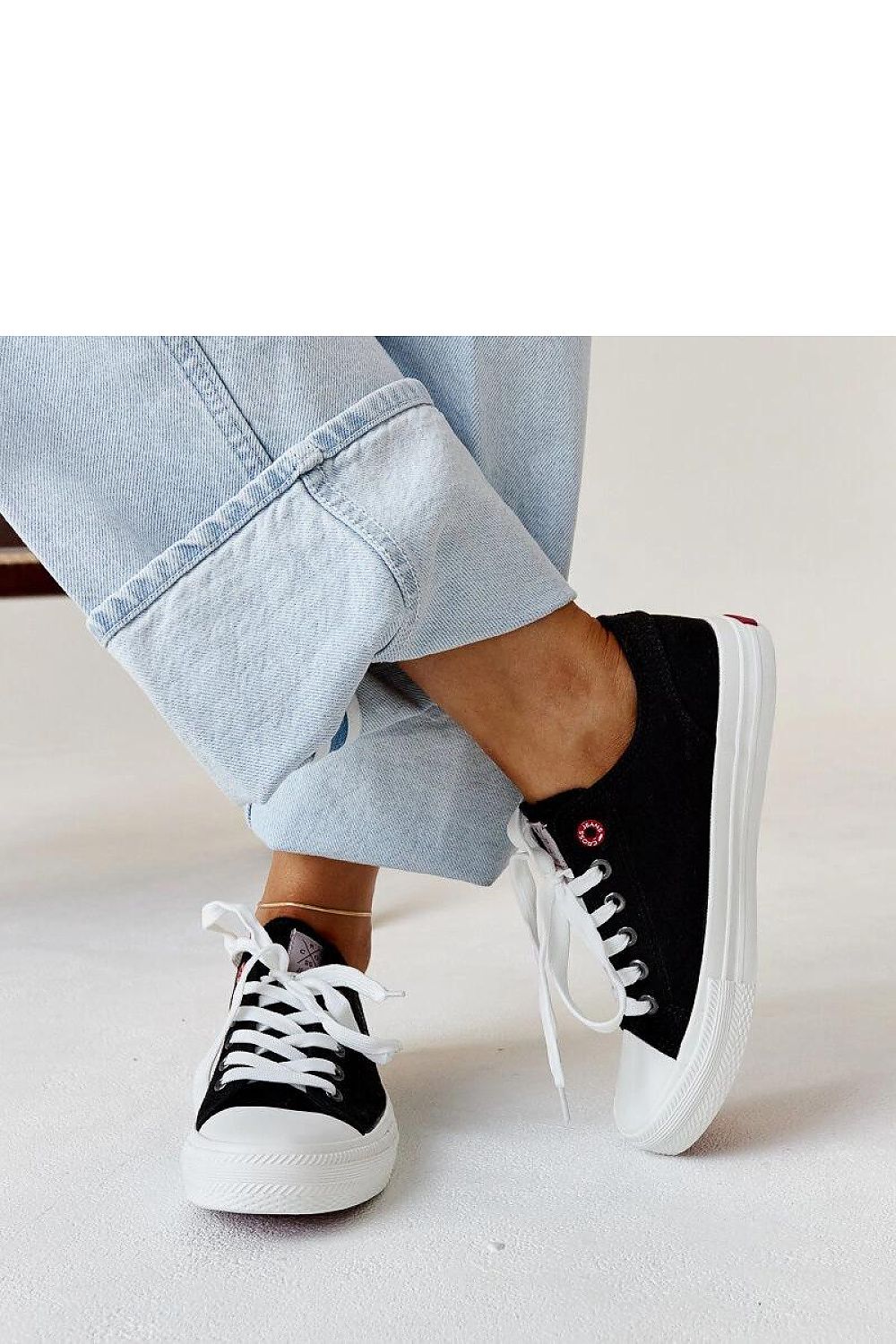 Flat lay of Solea black women’s lace-up sneakers, illustrating their chic design ideal for summer and spring street style.