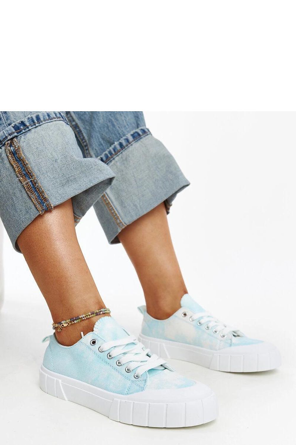 Light green Jerina Adidas sneakers showcasing a stylish design and lightweight comfort by Solea.