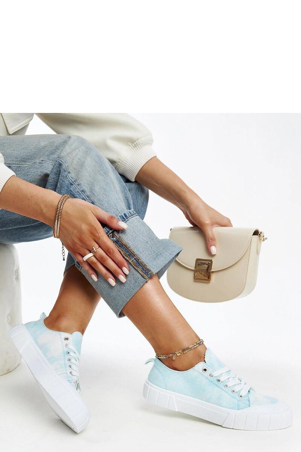 Close-up of laced light green Jerina Adidas sneakers, perfect for spring and summer, crafted by Solea.