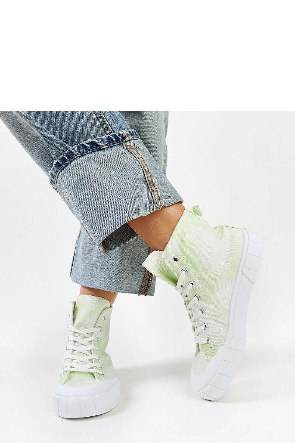 Solea Raissa high-top sneakers in light green, highlighting the stylish silhouette and elegant attributes for a contemporary wardrobe.