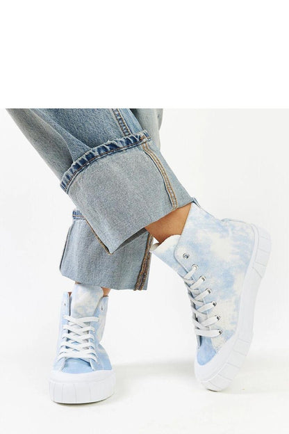 Elegant and trendy Solea Raissa high-top sneakers in light green, showcasing premium fabric and a chic rounded toe for a fashionable look.