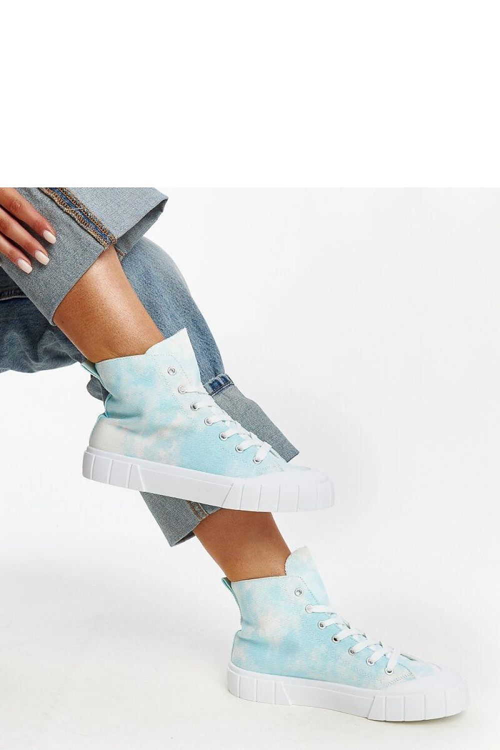 Solea high-top sneakers in light green, offering a fashionable touch and plush comfort, ideal for contemporary casual wear.