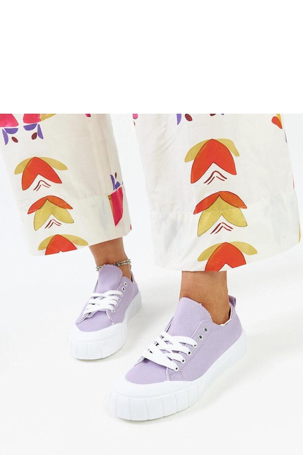 Close-up of Solea women's light pink fabric sneakers, featuring laced closure and flexible rubber sole for stylish support.