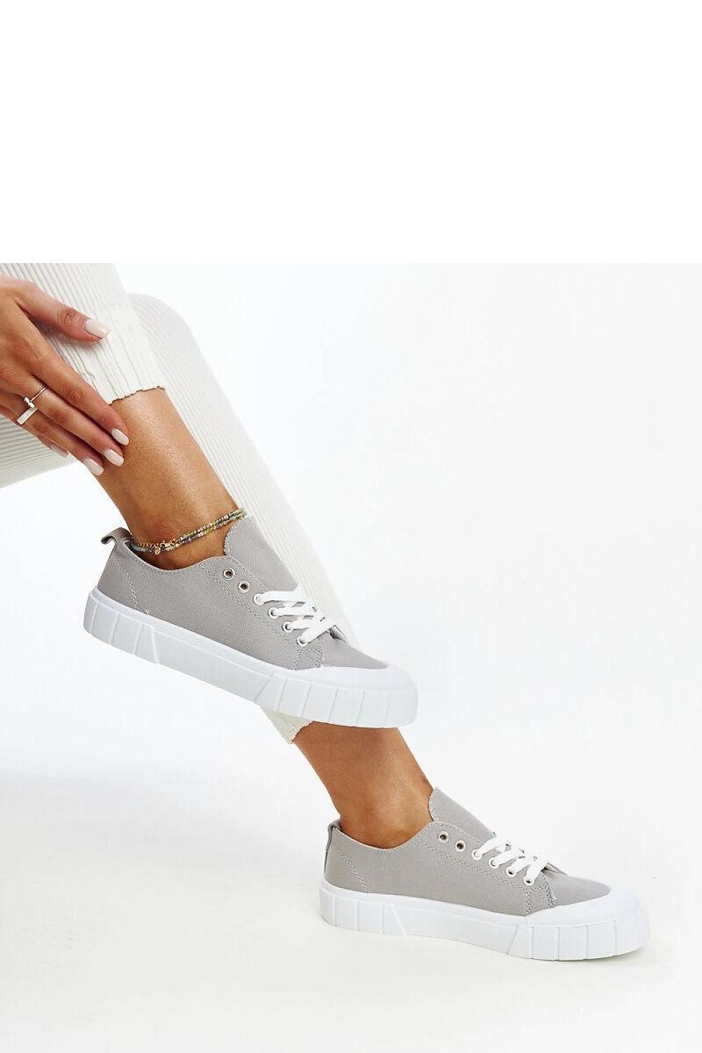 Close-up of Solea light pink fabric sneakers featuring flexible rubber sole, perfect blend of comfort and elegance for women.