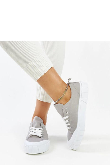 Side view of Solea women's light pink sneakers, capturing their delicate colour and versatile style, perfect for enhancing any summer outfit.