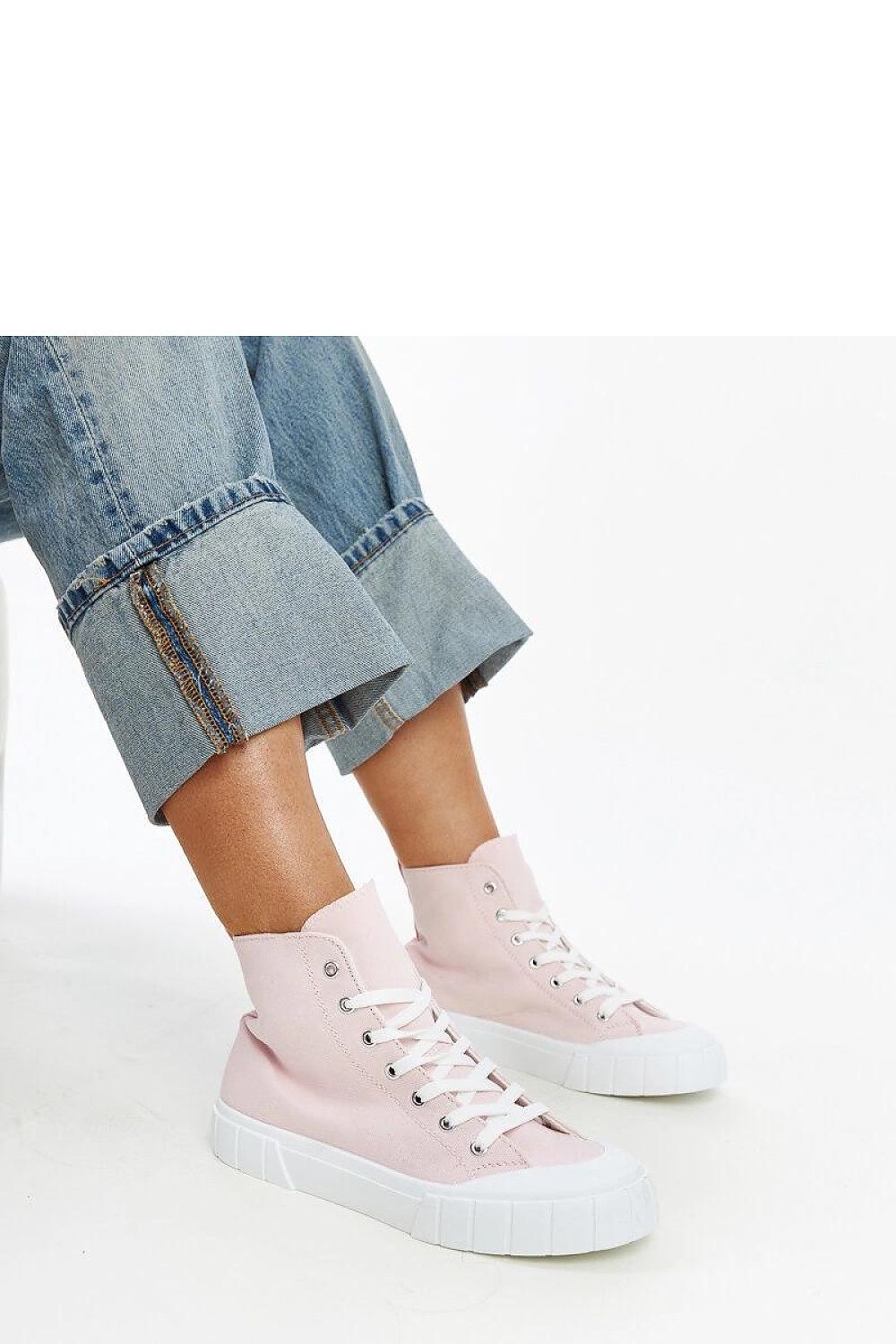 Solea high-top pink sneakers for women, showcasing stylish lacing and durable rubber sole, perfect for urban fashion enthusiasts.