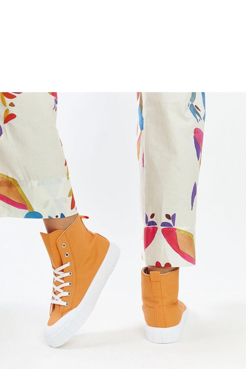 Solea pink high-top sneakers for women, showcasing stylish lacing and rounded front, perfect urban footwear for a luxurious touch.