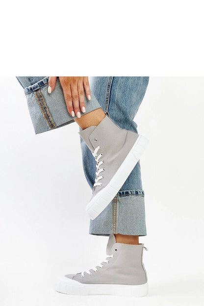 Elegant view of Solea high-top sneakers in pink, emphasising their unique rounded front and fashionable silhouette for contemporary style.