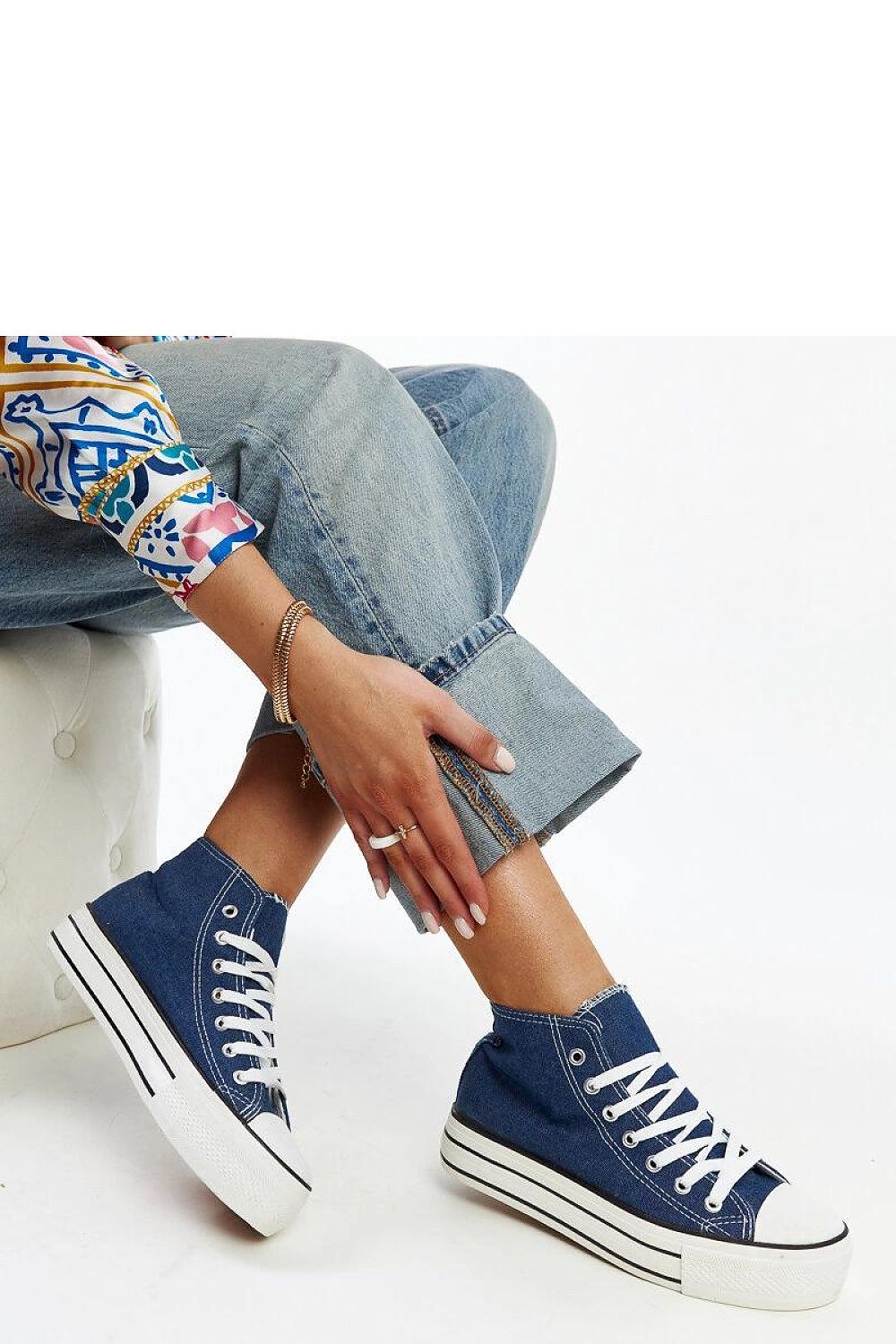 Elegant high-top sneakers in stylish leopard print with a robust rubber sole by Solea, ideal for fashion-forward individuals.