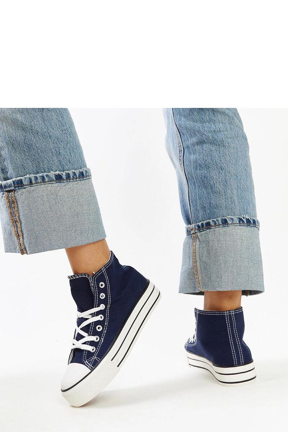 Elegant Solea high-top leopard print sneakers, perfect for urban fashion enthusiasts seeking comfort and style.