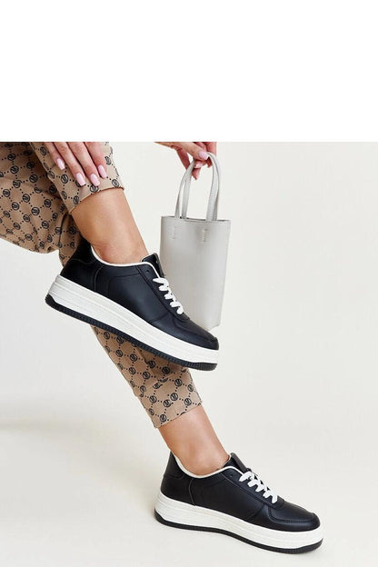 Solea Cvita sneakers displayed on a stylish backdrop, highlighting their sophisticated black colour and versatile design for spring and summer.