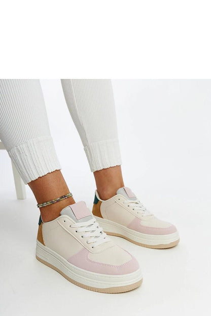 Close-up of Solea Cvita platform sneakers lace-up detail in black eco leather for sophistication and comfort