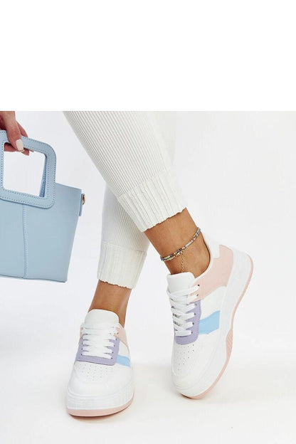 Elegant Solea sneakers featuring a laced closure and rounded toe, perfect for spring and summer fashion.