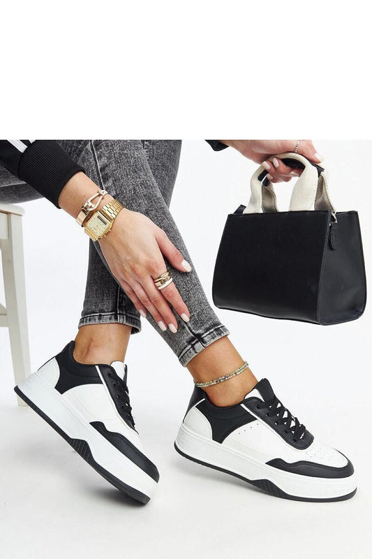 Elegant Solea sneakers in black and white with a durable rubber sole, ideal for comfort and fashion-savvy individuals.