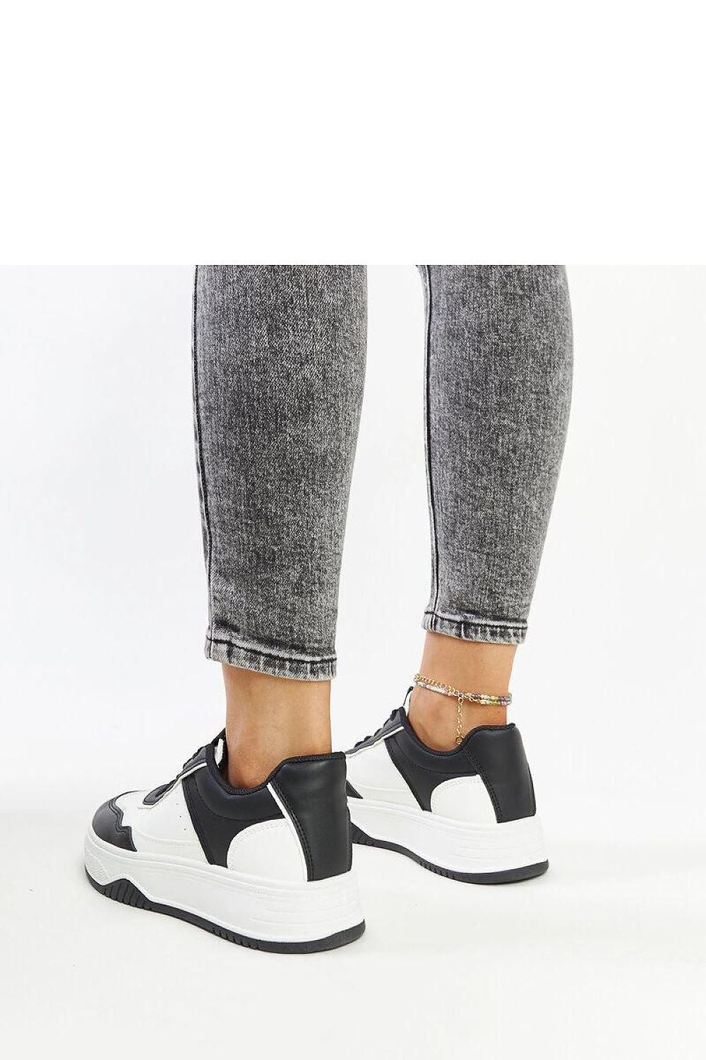 Luxury black and white sneakers with a thick rubber sole by Solea, showcasing a modern design and round toe for stylish and comfortable wear, available in EU sizes 36-41.